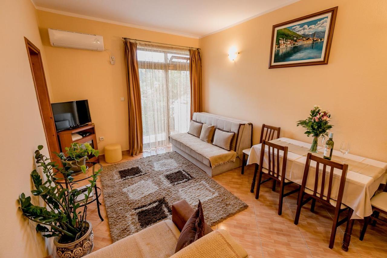 Apartments Gudelj Kamenari Exterior photo