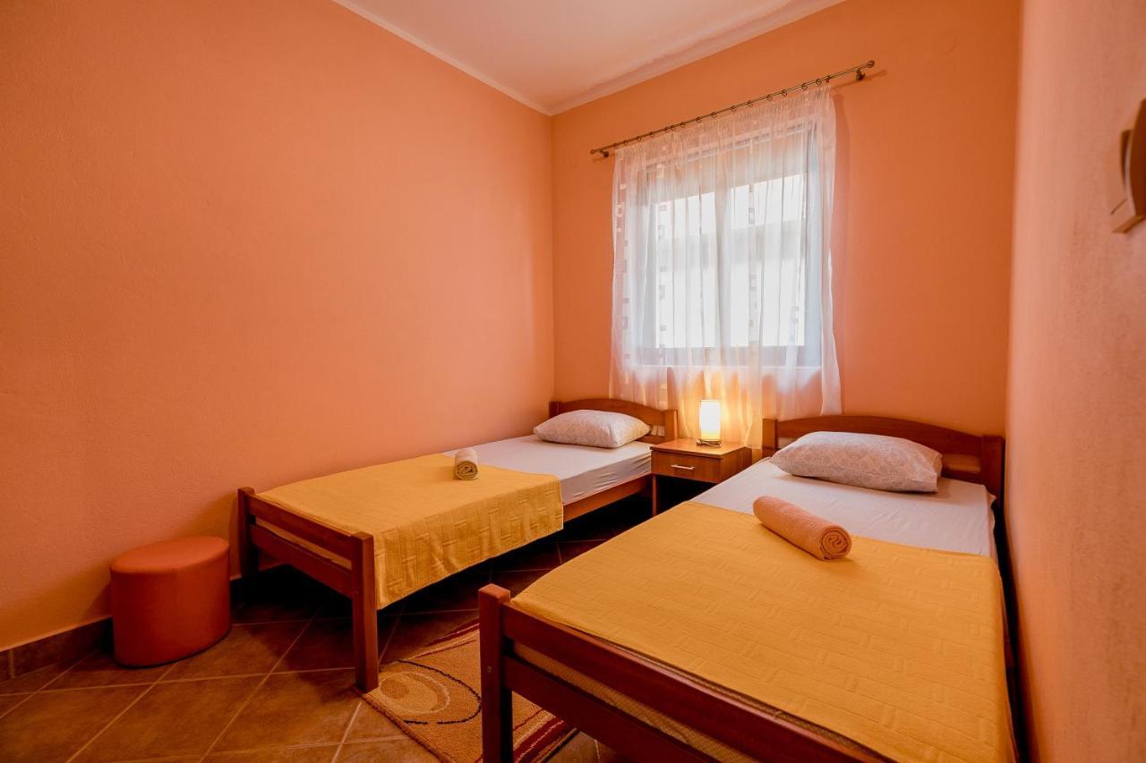Apartments Gudelj Kamenari Exterior photo